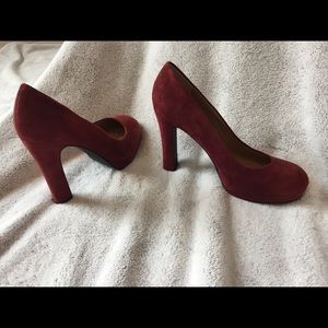 5/48 stacked heel maroon pumps